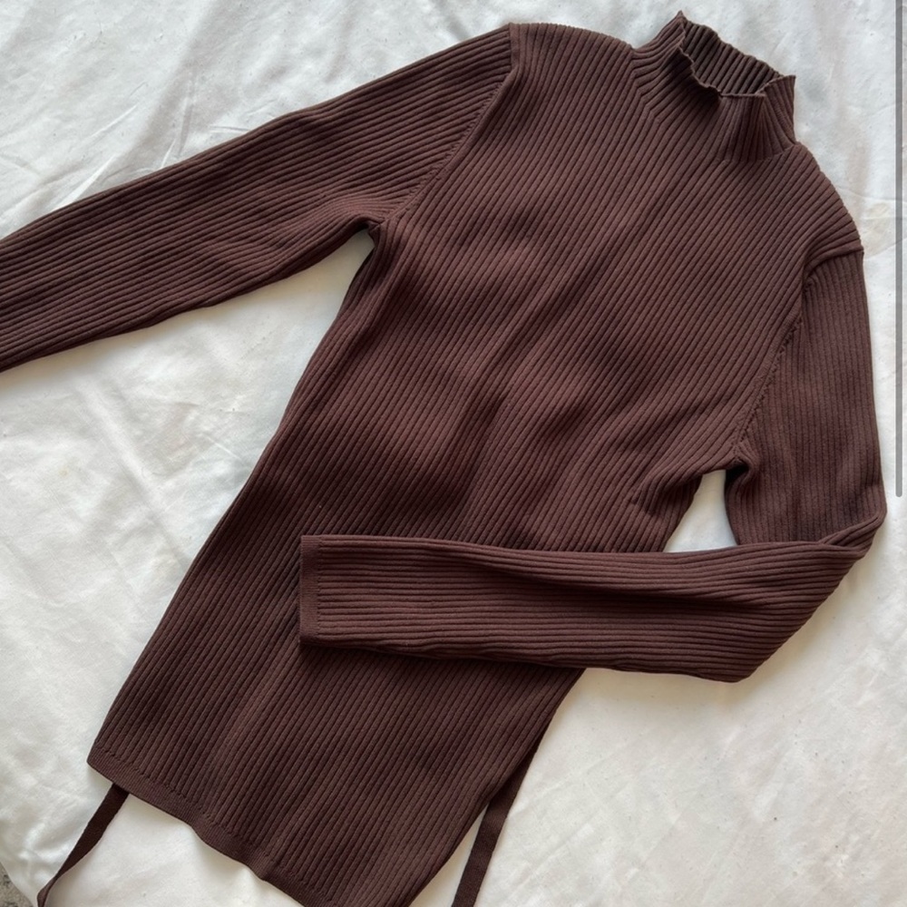 Babaton
Sculpt Knit Tie-Back Longsleeve